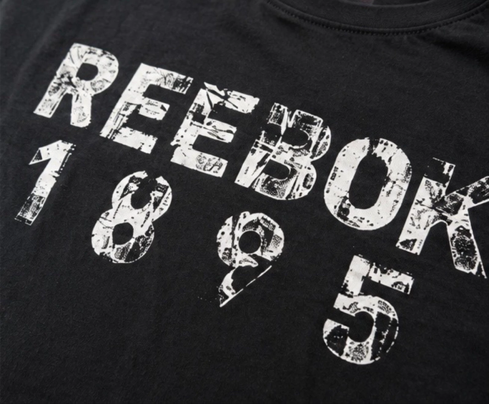 Camiseta Reebok original de color negro con estampado frontal “Reebok 1895” – photo 2